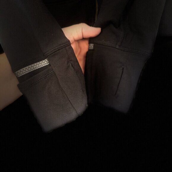 Lululemon Women's Fleece Out Jacket Fabrics and Zipper Vents in Black Size 10 - Picture 4 of 8